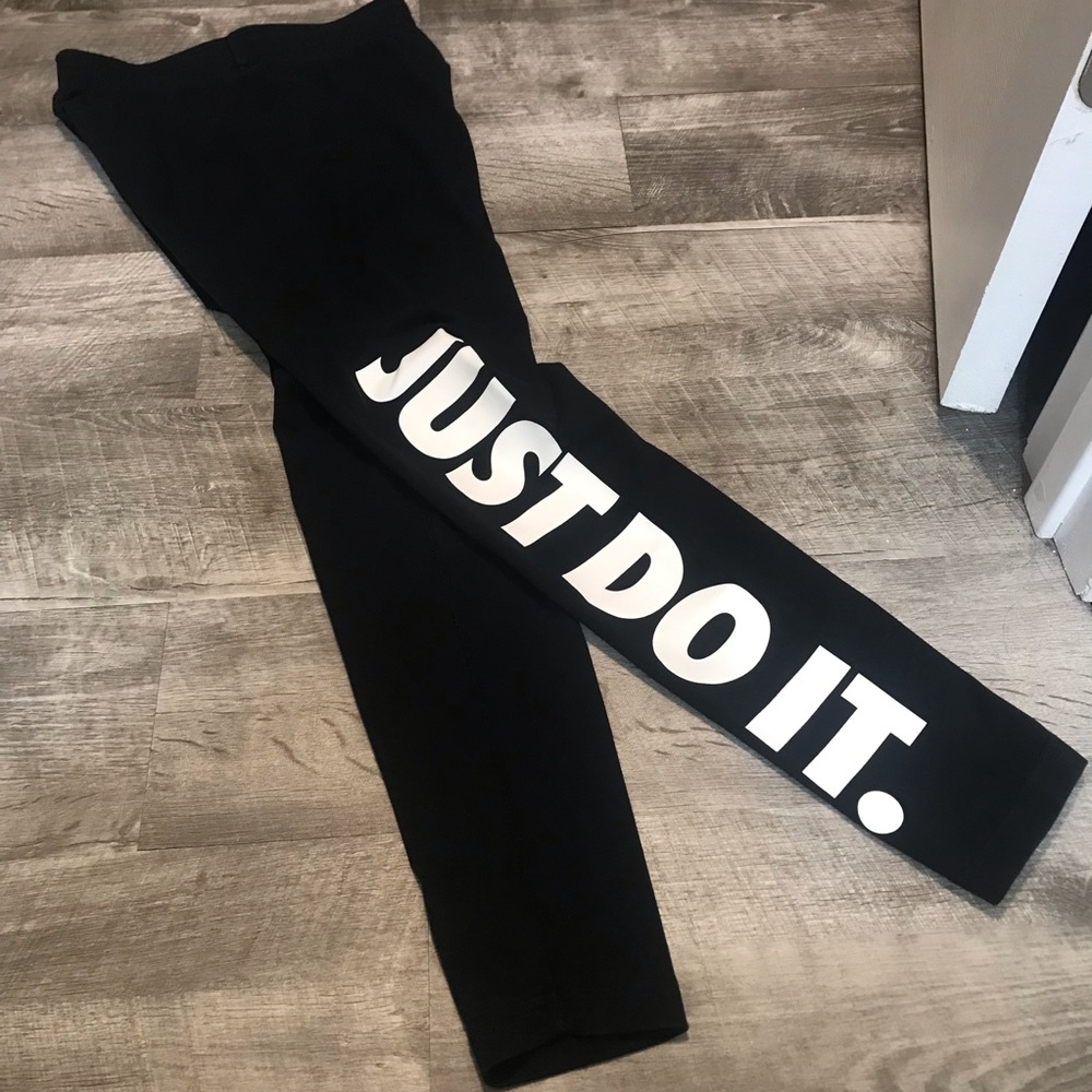 Nike athletic women’s leggings